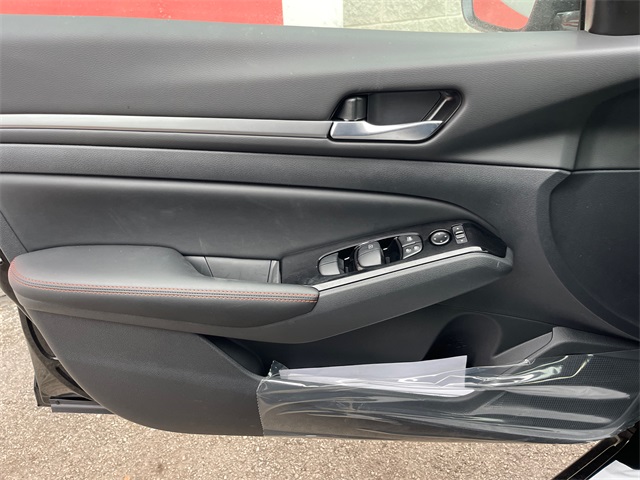 Vehicle image 27 of 30