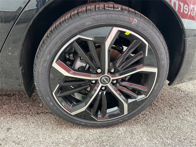 Vehicle image 28 of 30