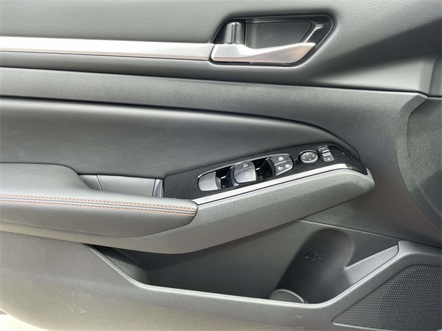 2025 Nissan Altima SR Image 19 of 30