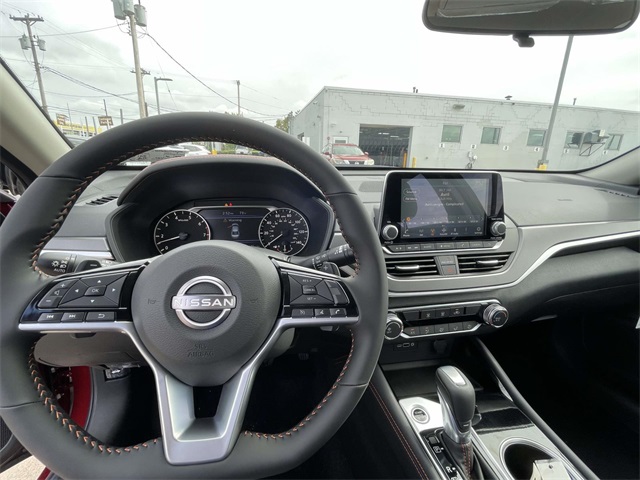 2025 Nissan Altima SR Image 14 of 30