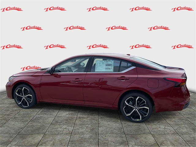 2025 Nissan Altima SR Image 7 of 30