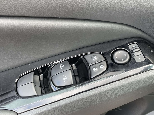 2025 Nissan Altima SR Image 25 of 30