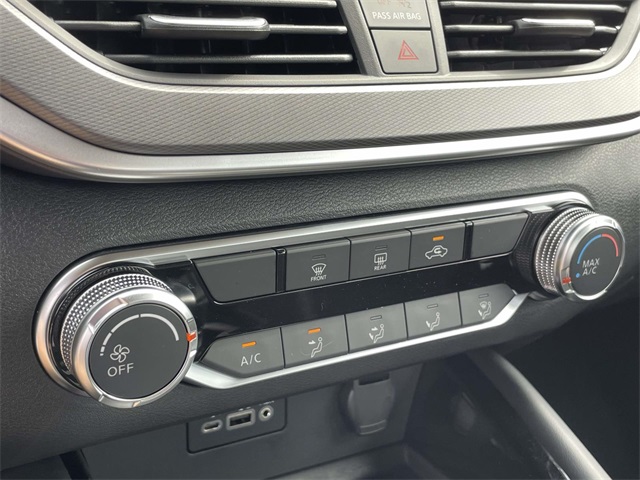 2025 Nissan Altima SR Image 29 of 30