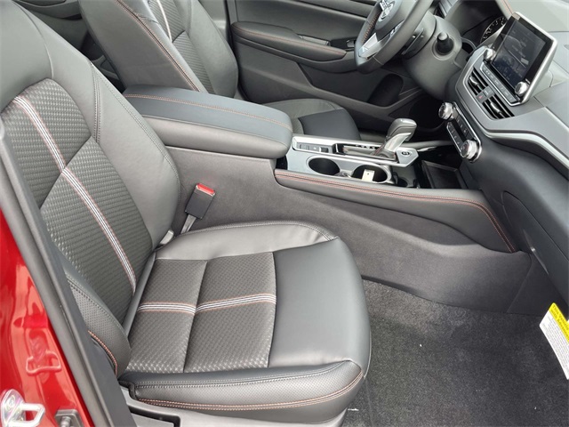 2025 Nissan Altima SR Image 12 of 30