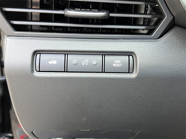 Vehicle image 12 of 28