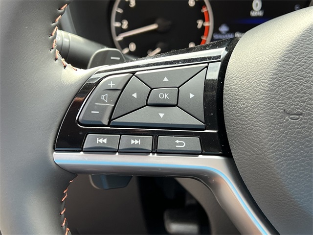 Vehicle image 13 of 28