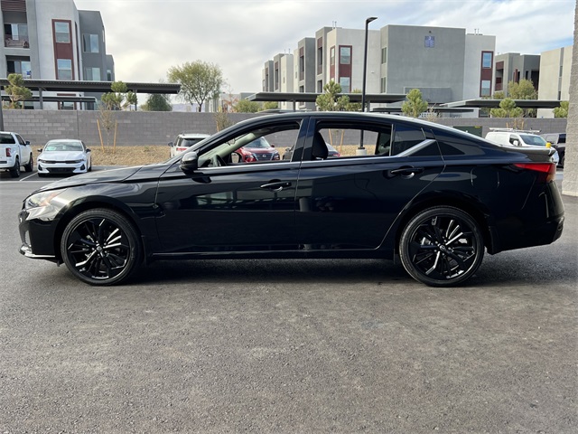 Vehicle image 8 of 28