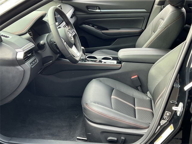 Vehicle image 20 of 28