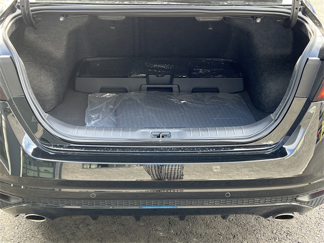 Vehicle image 9 of 28