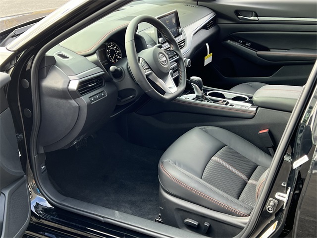 Vehicle image 11 of 28