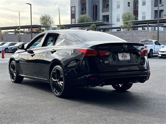 Vehicle image 7 of 28