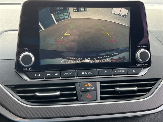 Vehicle image 18 of 28