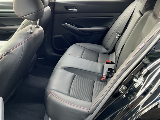 Vehicle image 21 of 28