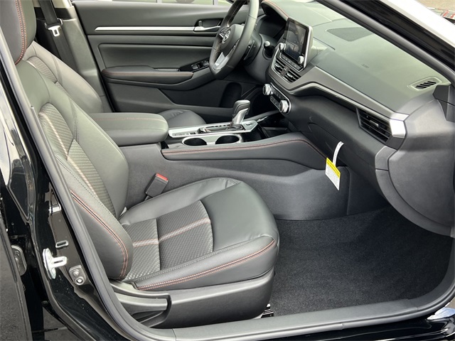 Vehicle image 24 of 28