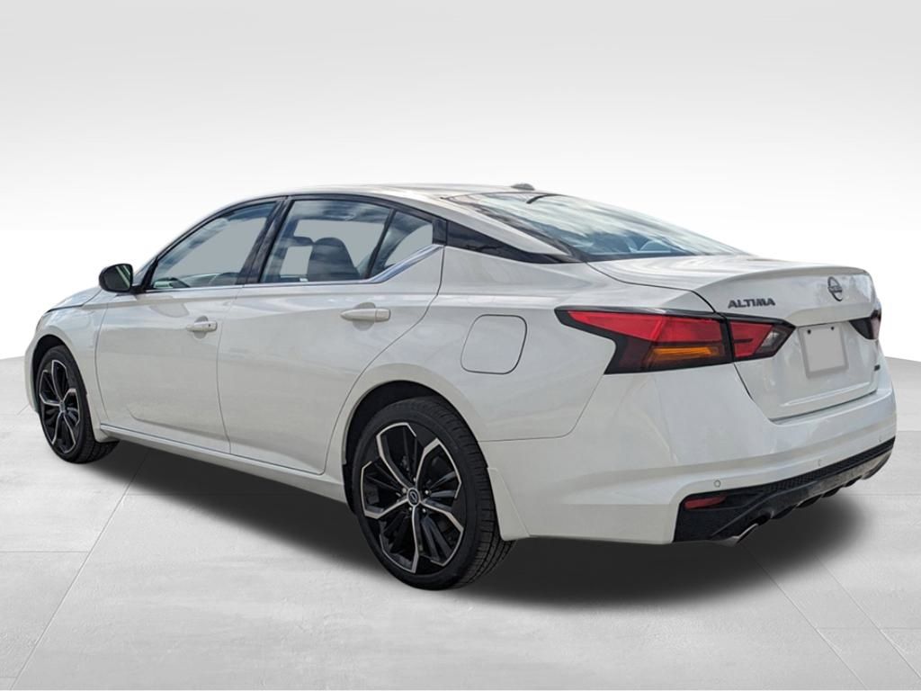 2025 Nissan Altima SR Image 8 of 27