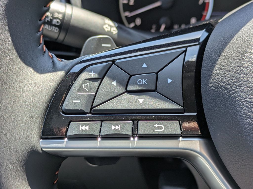 2025 Nissan Altima SR Image 17 of 27