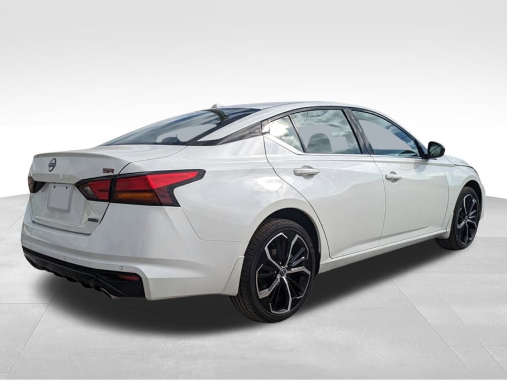 2025 Nissan Altima SR Image 6 of 27