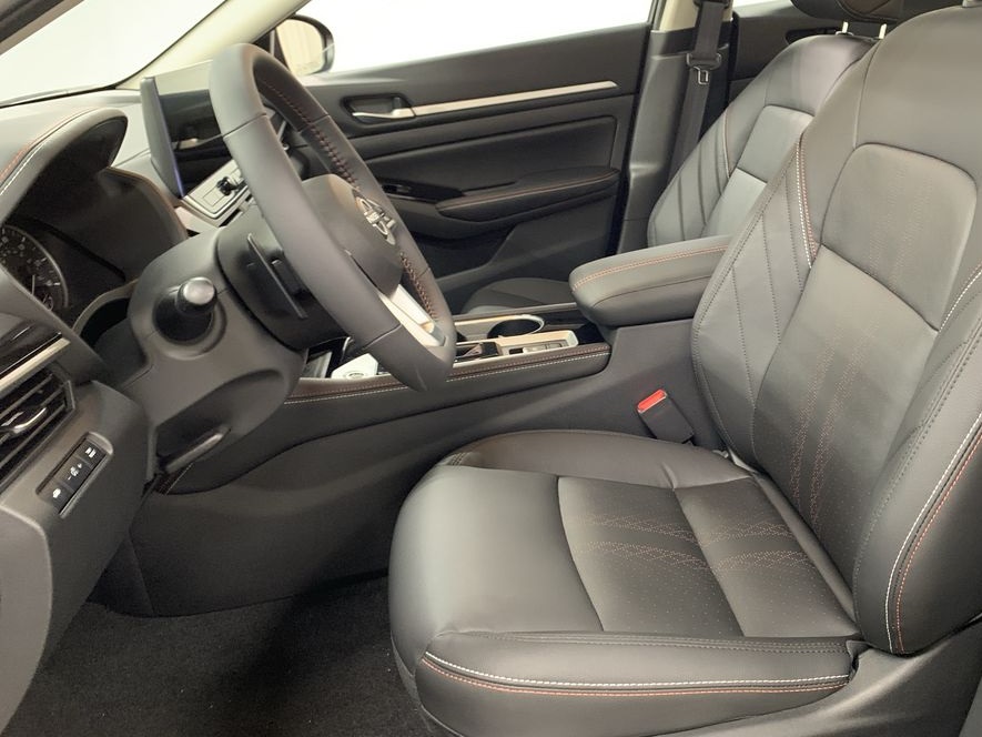 Vehicle image 12 of 24