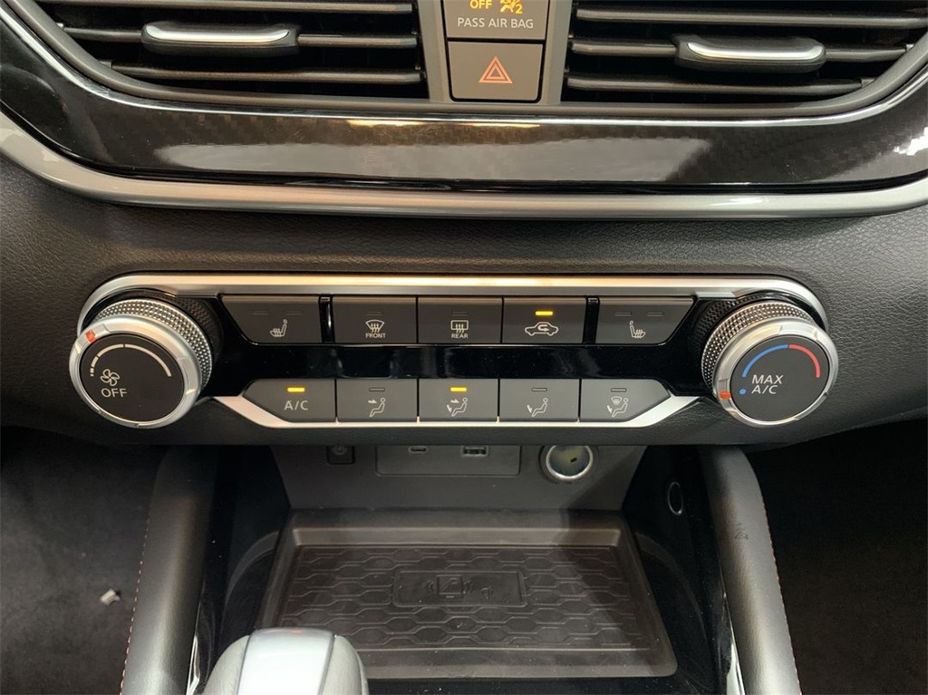 Vehicle image 20 of 24