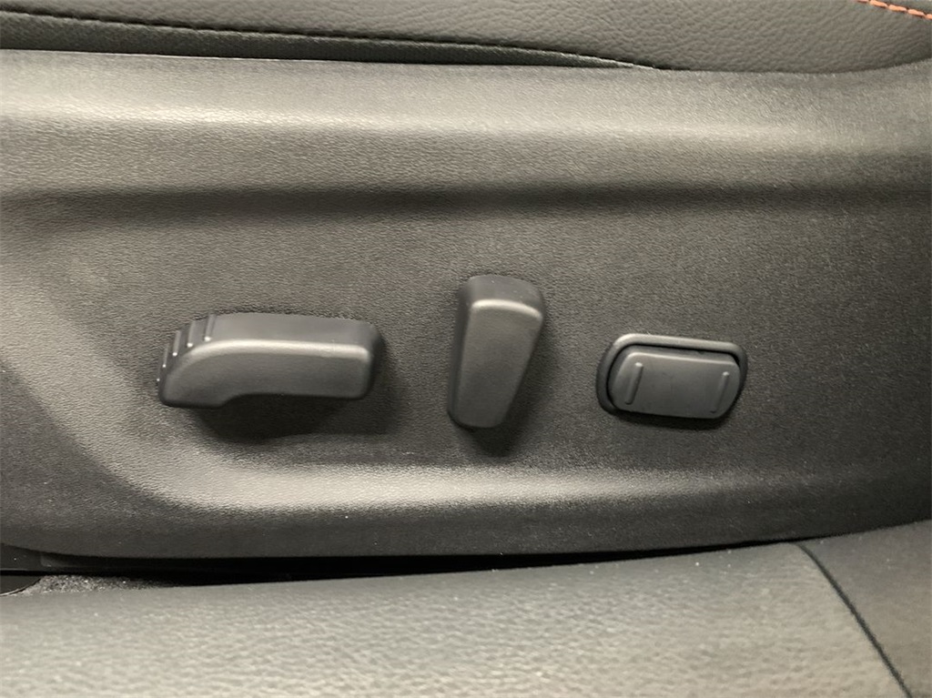 Vehicle image 13 of 24