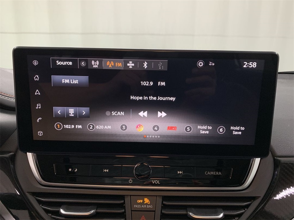 Vehicle image 17 of 24