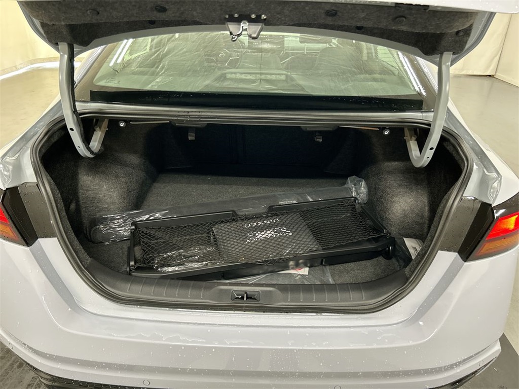 Vehicle image 9 of 24