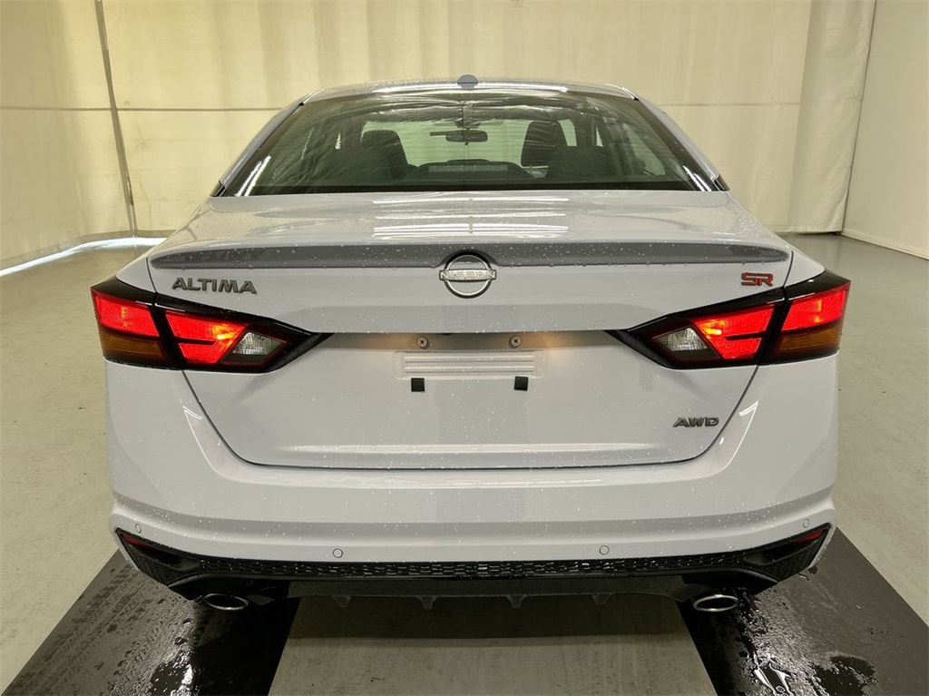 Vehicle image 5 of 24
