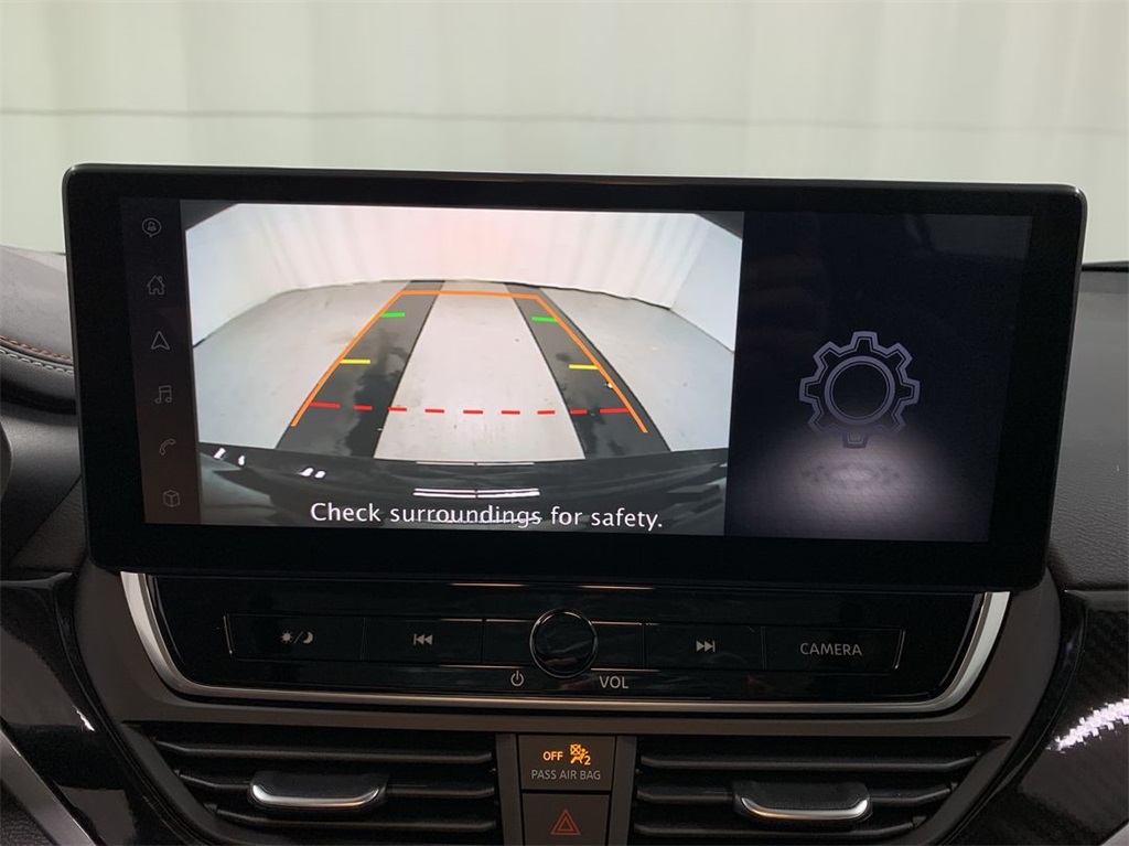 Vehicle image 18 of 24