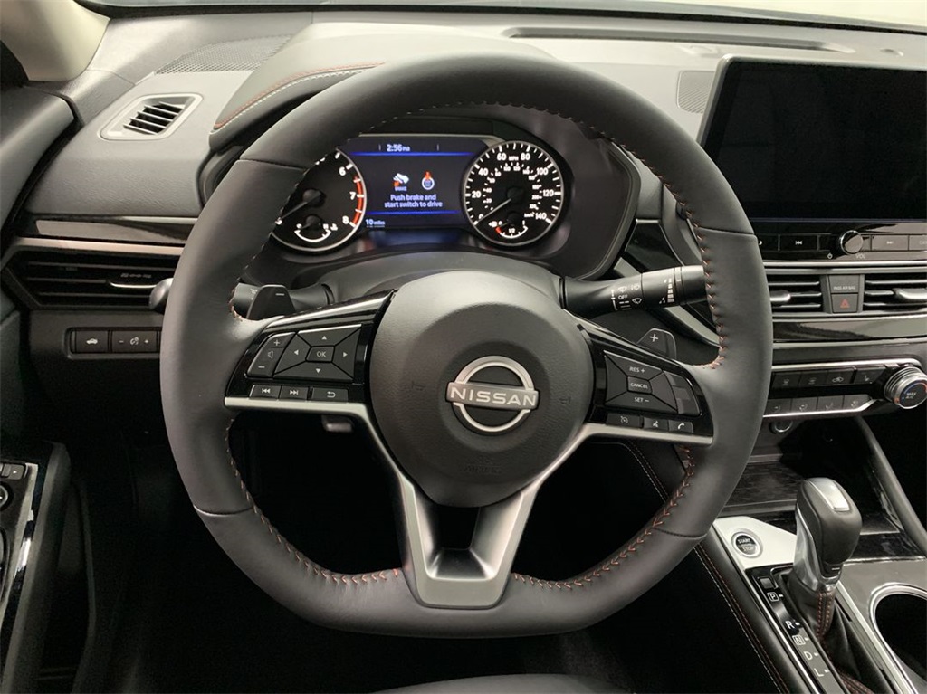 Vehicle image 11 of 24