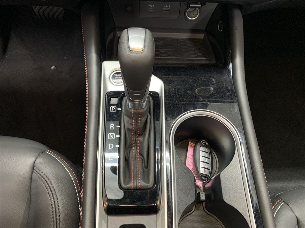 Vehicle image 21 of 24