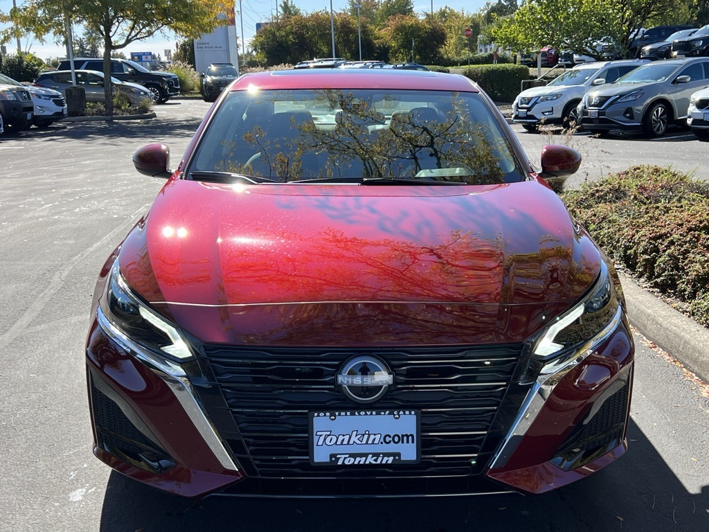 2025 Nissan Altima SV Image 2 of 24