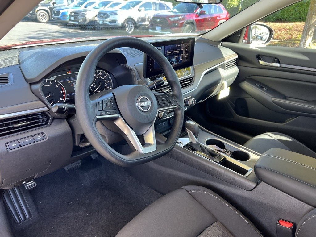 2025 Nissan Altima SV Image 11 of 24