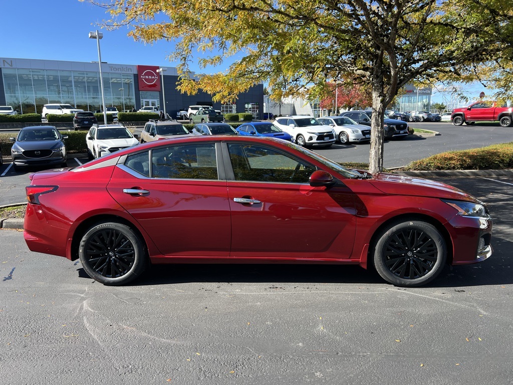 2025 Nissan Altima SV Image 4 of 24