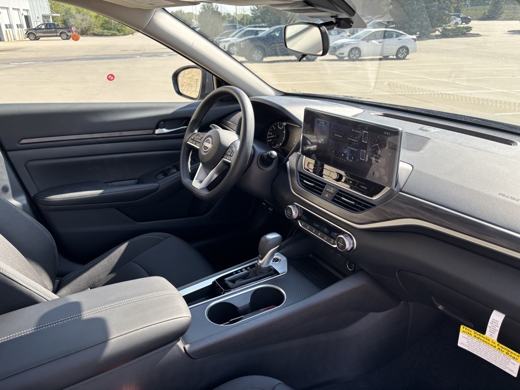 2025 Nissan Altima SV Image 14 of 30