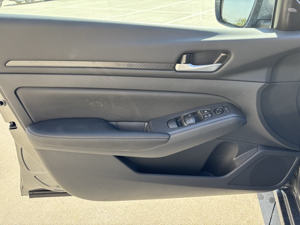 2025 Nissan Altima SV Image 25 of 30