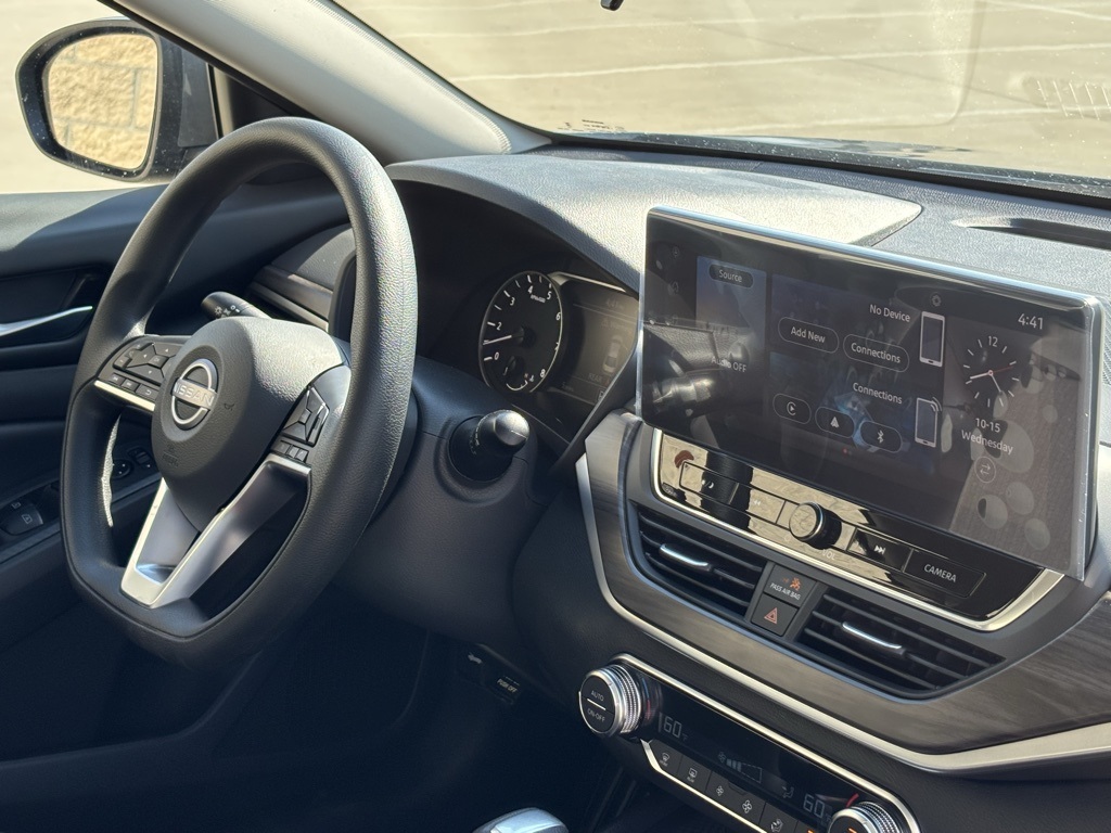 2025 Nissan Altima SV Image 17 of 30