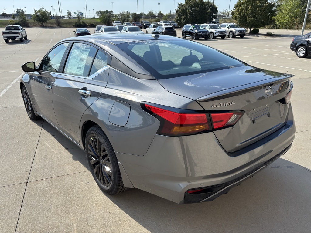 2025 Nissan Altima SV Image 5 of 30