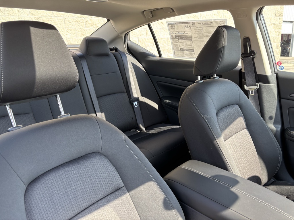 2025 Nissan Altima SV Image 7 of 30