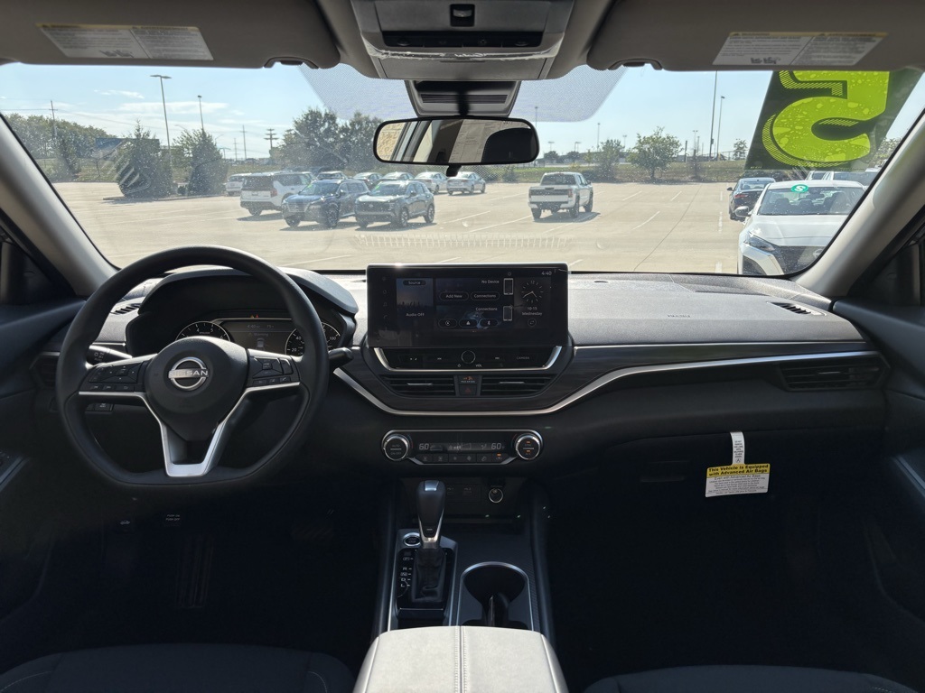 2025 Nissan Altima SV Image 13 of 30