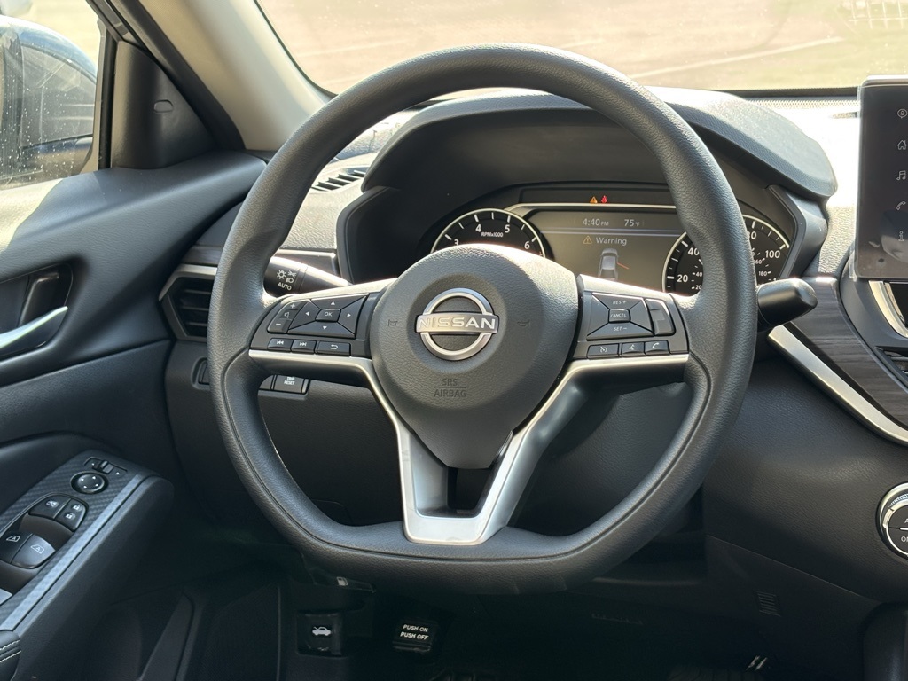 2025 Nissan Altima SV Image 18 of 30