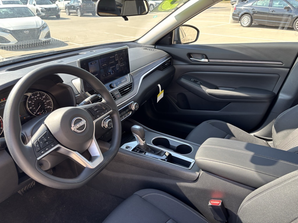 2025 Nissan Altima SV Image 16 of 30