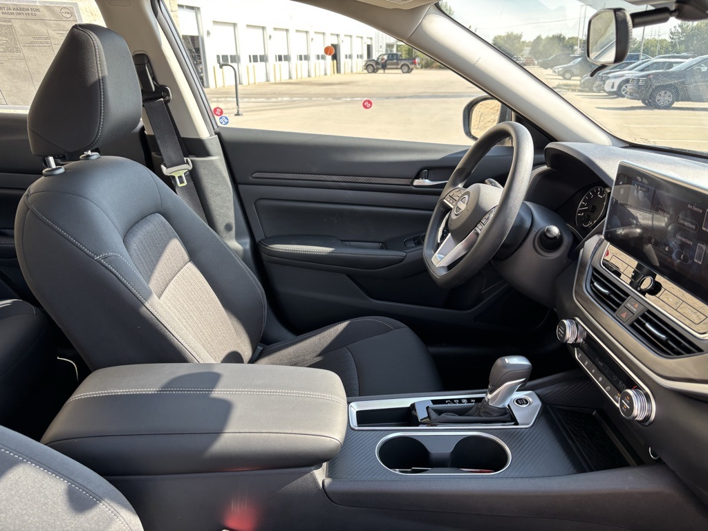 2025 Nissan Altima SV Image 28 of 30