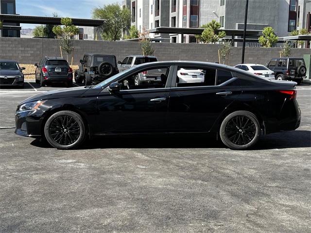 Vehicle image 8 of 29