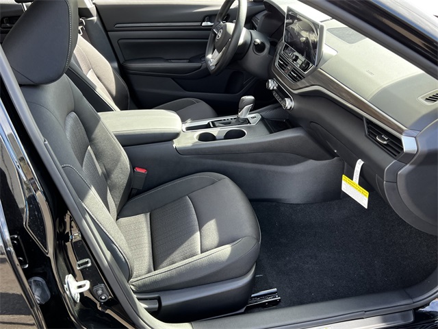 Vehicle image 25 of 29