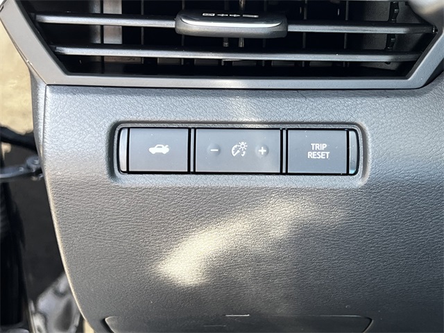 Vehicle image 12 of 29
