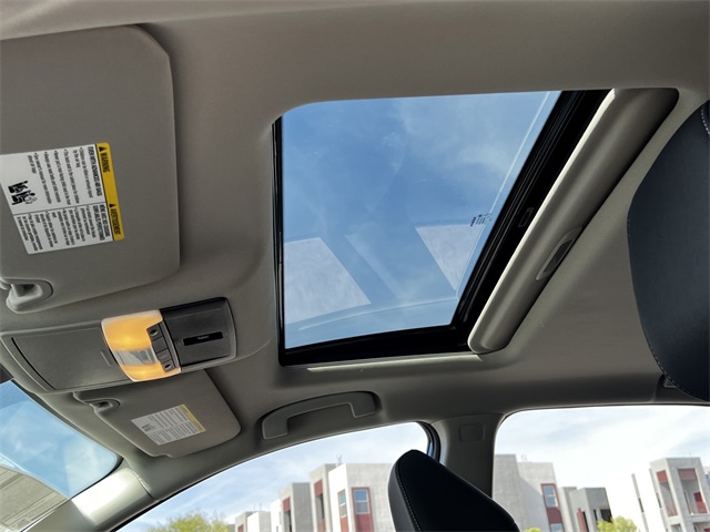 Vehicle image 21 of 29