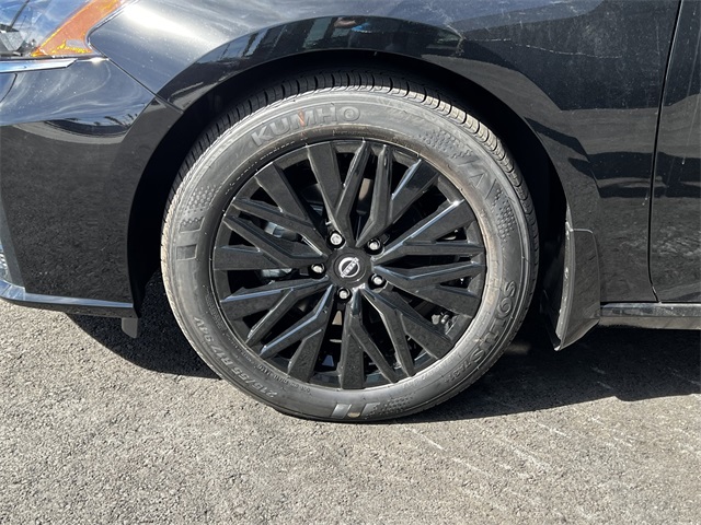 Vehicle image 28 of 29