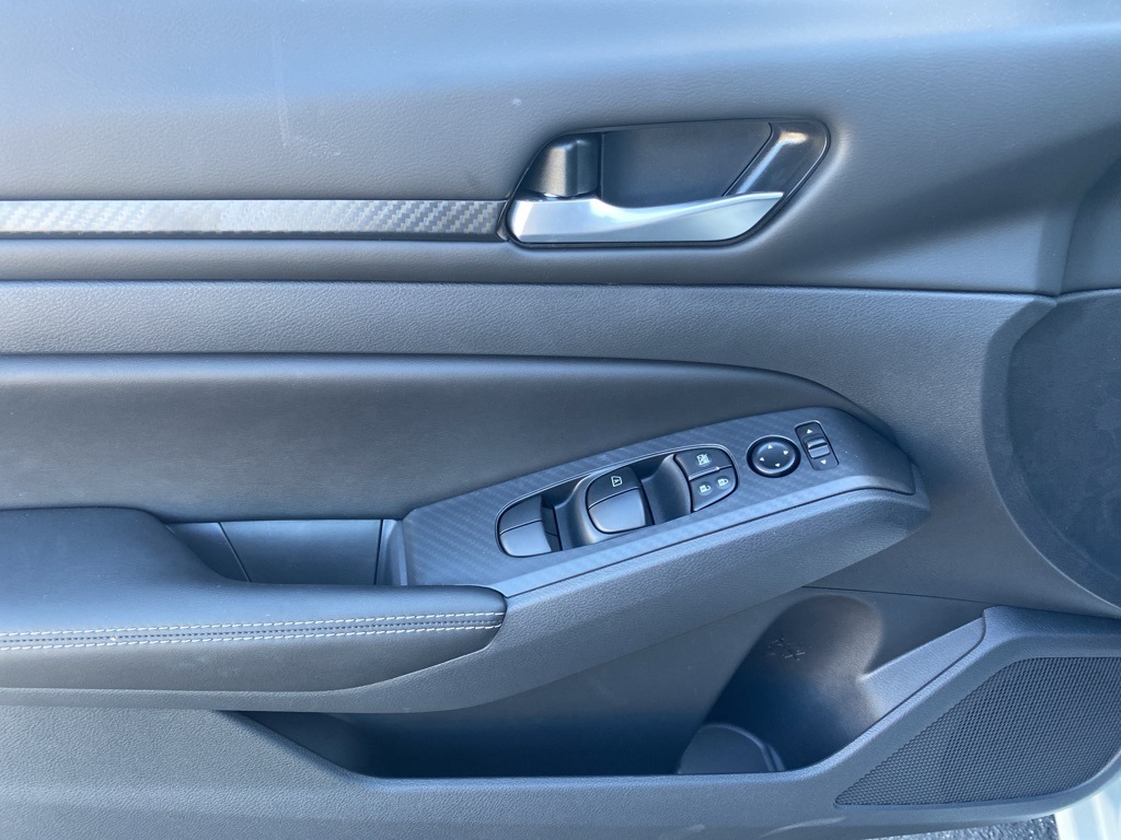 2025 Nissan Altima SV Image 20 of 31