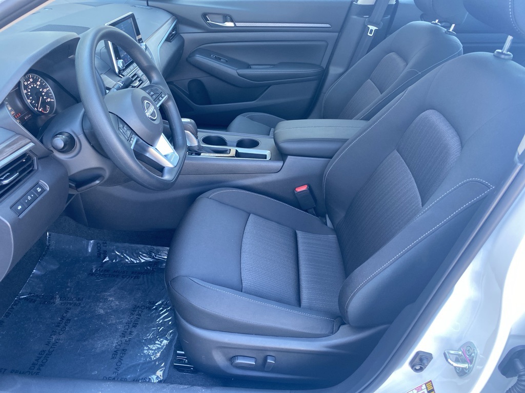 2025 Nissan Altima SV Image 14 of 31