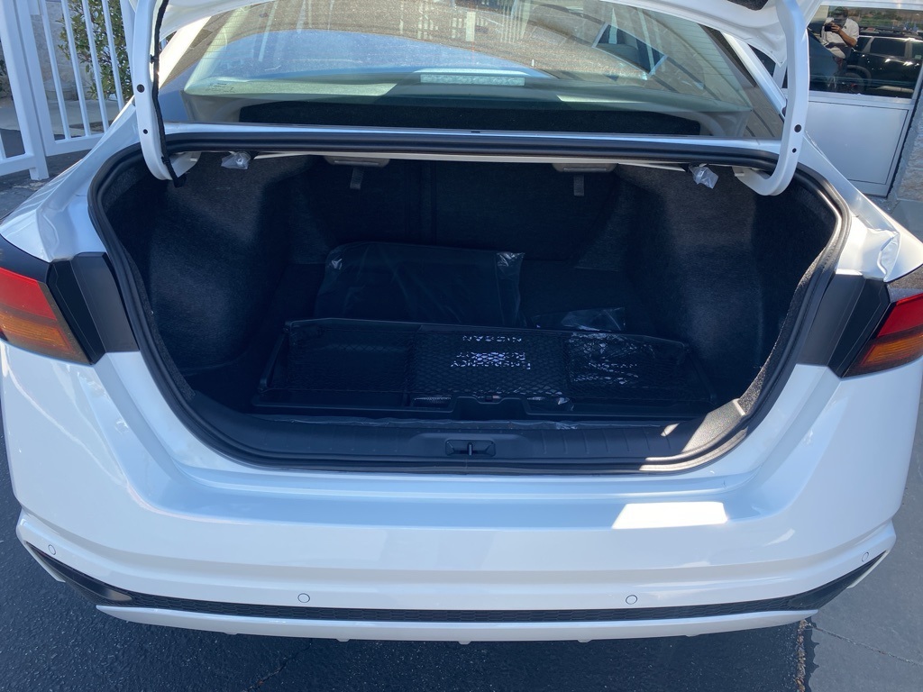 2025 Nissan Altima SV Image 10 of 31